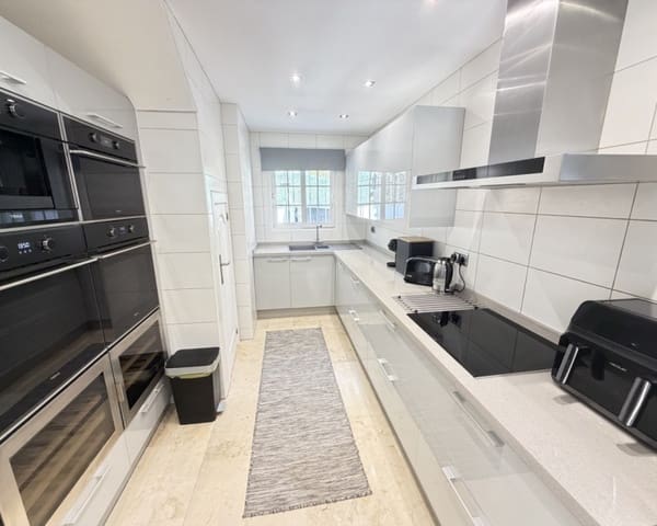 Chalet de 3 habitaciones en Villamartin, Orihuela en venta con piscina - 389.000 € (Ref: 9640919)