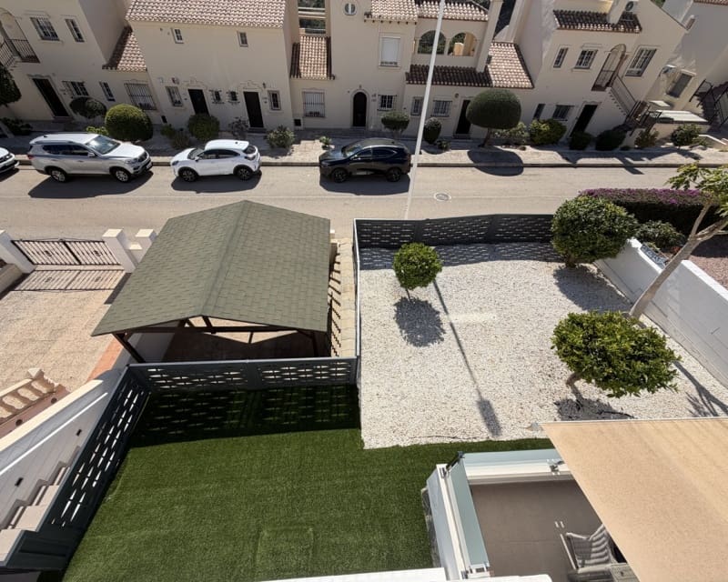 Chalet de 3 habitaciones en Villamartin en venta con piscina - 389.000 € (Ref: 9640919)