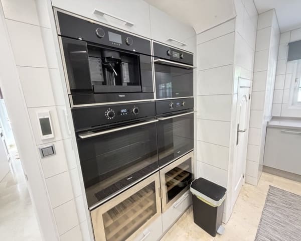 Chalet de 3 habitaciones en Villamartin, Orihuela en venta con piscina - 389.000 € (Ref: 9640919)