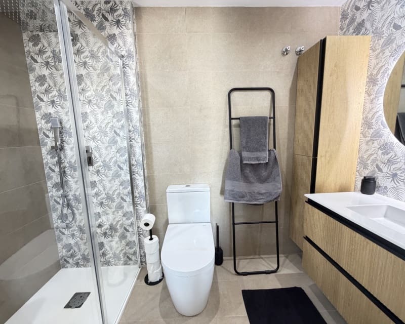 Chalet de 3 habitaciones en Villamartin en venta con piscina - 389.000 € (Ref: 9640919)