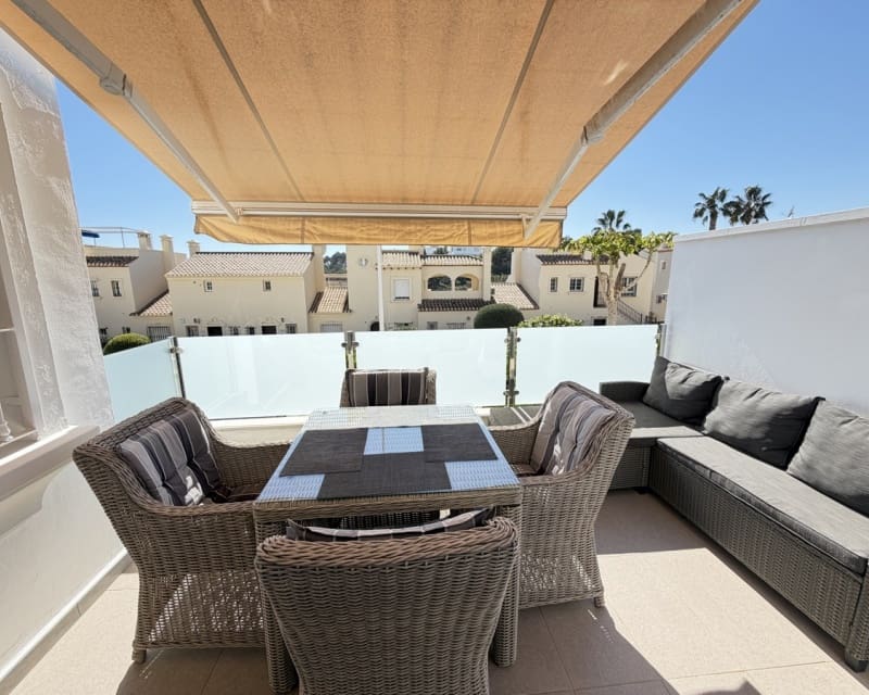 Chalet de 3 habitaciones en Villamartin en venta con piscina - 389.000 € (Ref: 9640919)