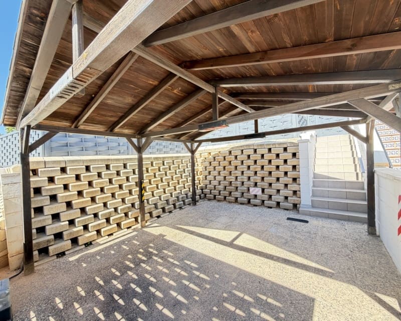 Chalet de 3 habitaciones en Villamartin en venta con piscina - 389.000 € (Ref: 9640919)