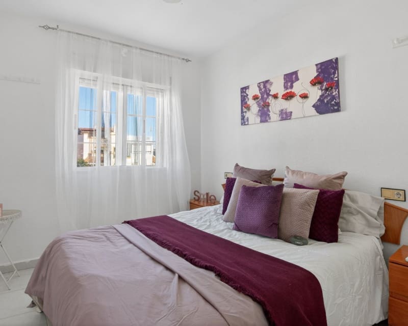 2 makuuhuone Huoneisto myytävänä paikassa Torrevieja mukana uima-altaan - 135 000 € (Ref: 9640921)