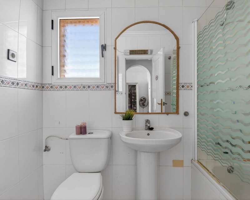 2 makuuhuone Huoneisto myytävänä paikassa Torrevieja mukana uima-altaan - 135 000 € (Ref: 9640921)