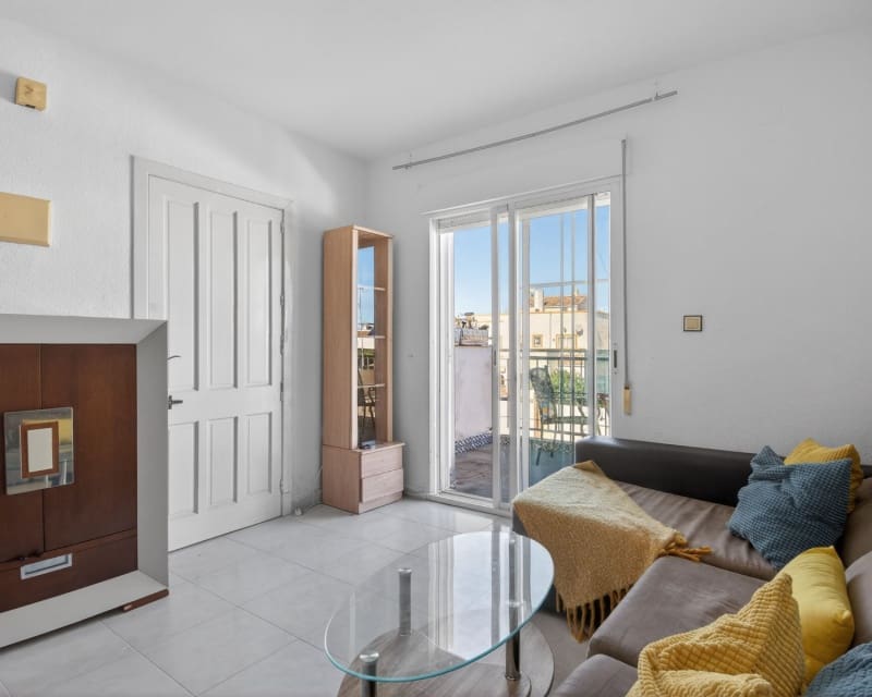 2 makuuhuone Huoneisto myytävänä paikassa Torrevieja mukana uima-altaan - 135 000 € (Ref: 9640921)