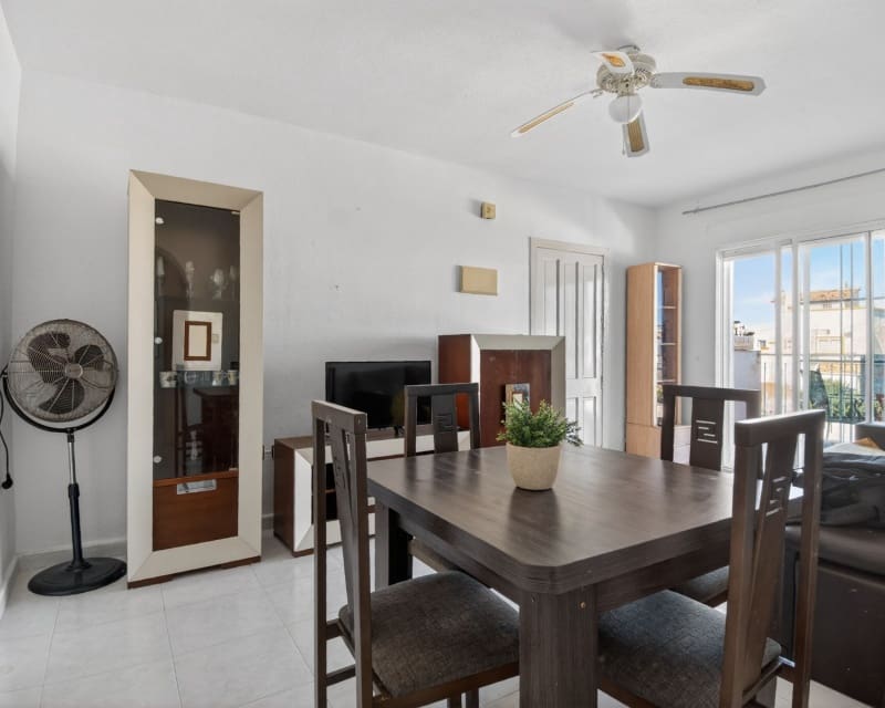 2 makuuhuone Huoneisto myytävänä paikassa Torrevieja mukana uima-altaan - 135 000 € (Ref: 9640921)