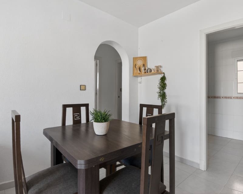 2 makuuhuone Huoneisto myytävänä paikassa Torrevieja mukana uima-altaan - 135 000 € (Ref: 9640921)