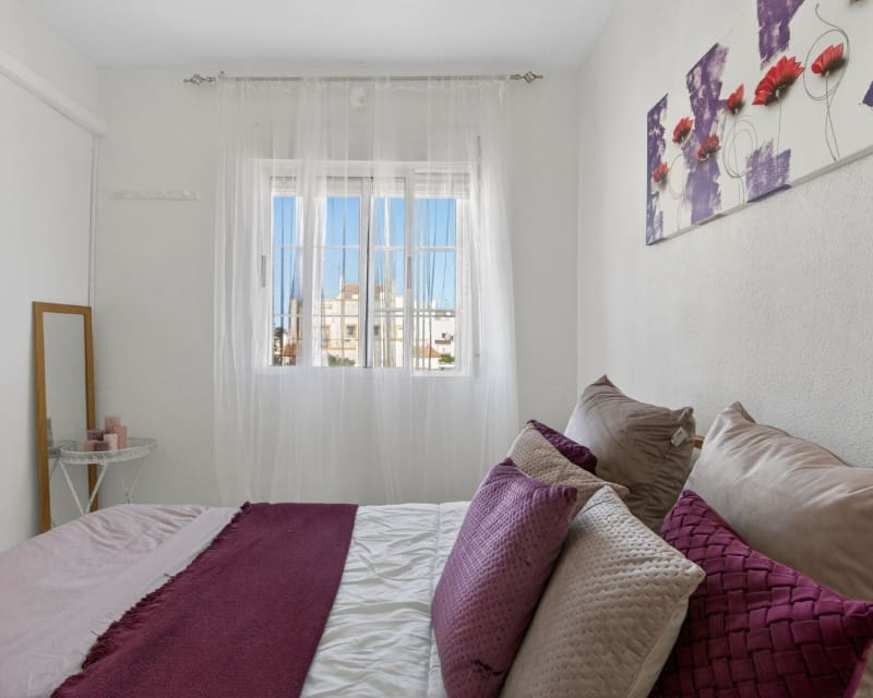 2 makuuhuone Huoneisto myytävänä paikassa Torrevieja mukana uima-altaan - 135 000 € (Ref: 9640921)