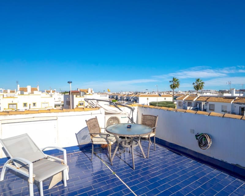 2 makuuhuone Huoneisto myytävänä paikassa Torrevieja mukana uima-altaan - 135 000 € (Ref: 9640921)