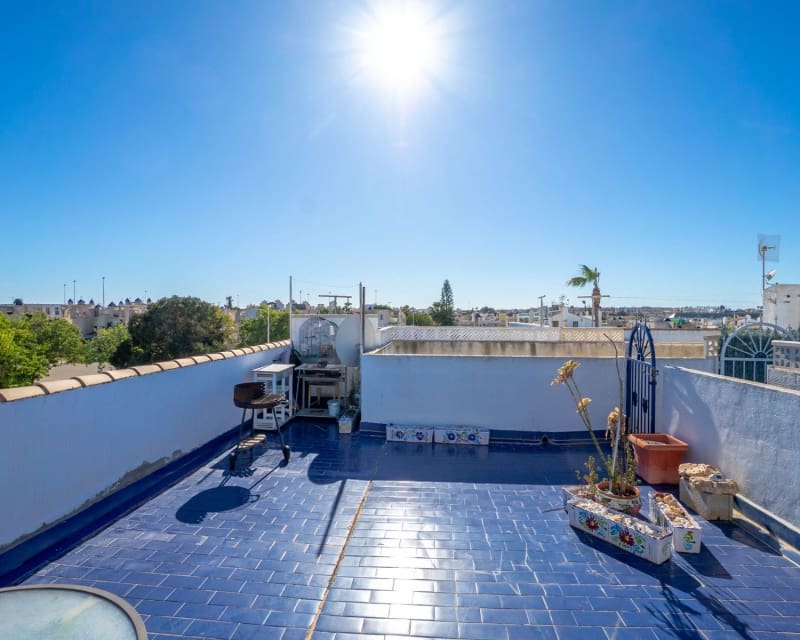 2 makuuhuone Huoneisto myytävänä paikassa Torrevieja mukana uima-altaan - 135 000 € (Ref: 9640921)