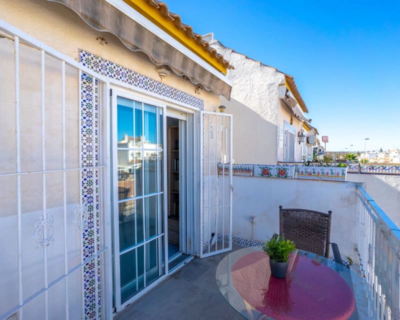 2 makuuhuone Huoneisto myytävänä paikassa Torrevieja mukana uima-altaan - 135 000 € (Ref: 9640921)