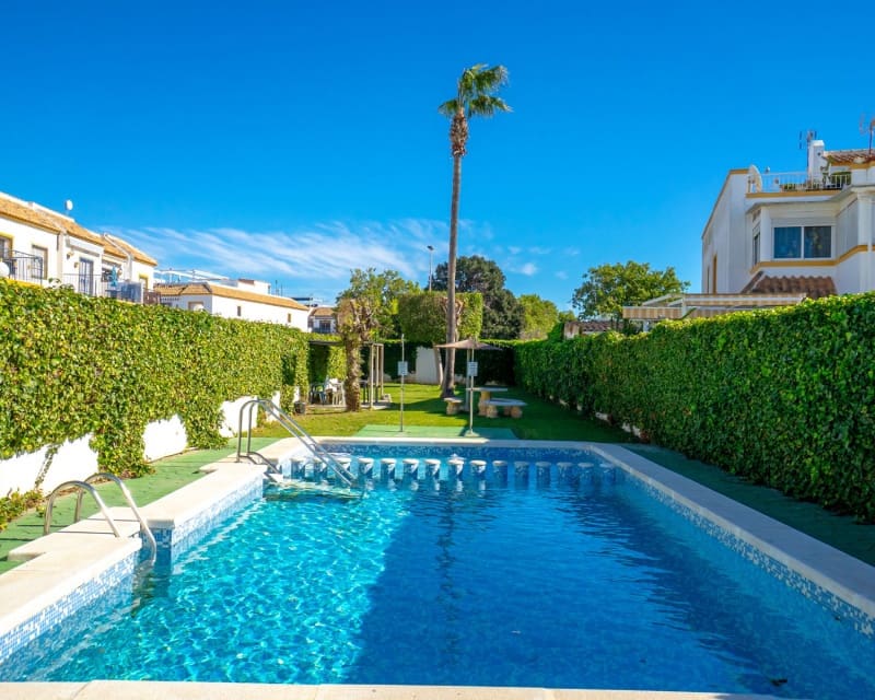 2 makuuhuone Huoneisto myytävänä paikassa Torrevieja mukana uima-altaan - 135 000 € (Ref: 9640921)