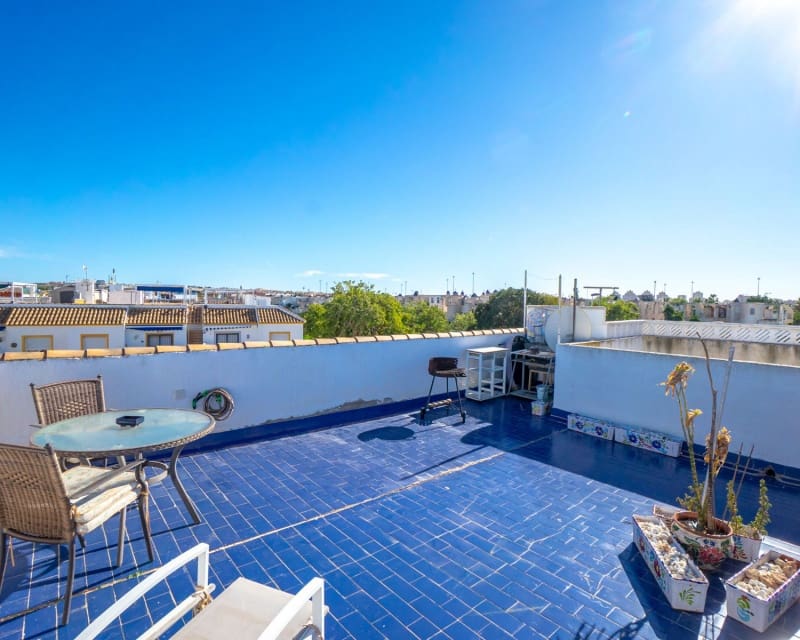 2 makuuhuone Huoneisto myytävänä paikassa Torrevieja mukana uima-altaan - 135 000 € (Ref: 9640921)