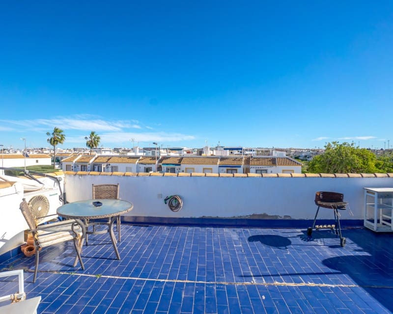 2 makuuhuone Huoneisto myytävänä paikassa Torrevieja mukana uima-altaan - 135 000 € (Ref: 9640921)
