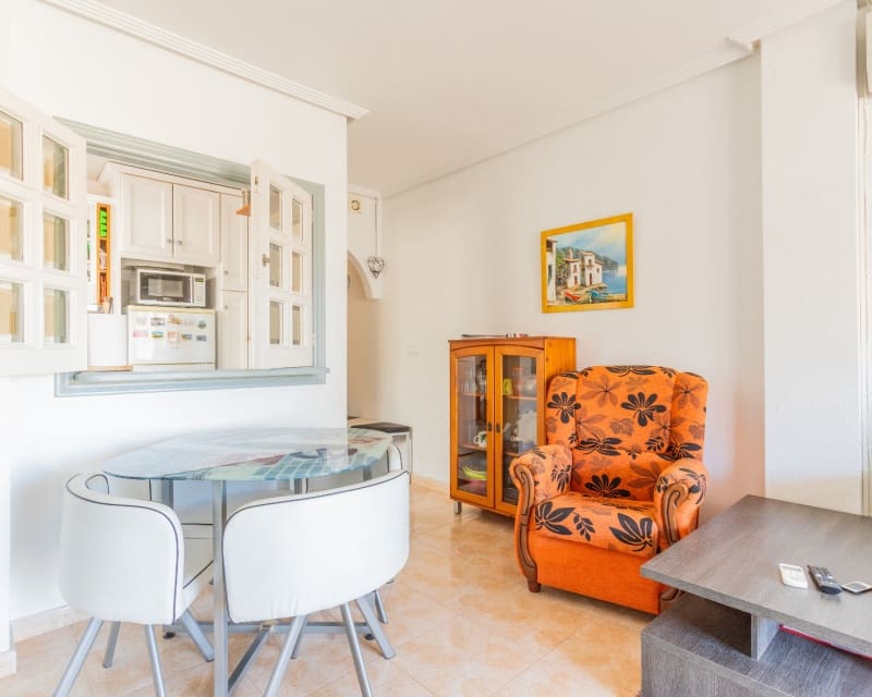 2 quarto Apartamento para venda em Torrevieja com piscina - 137 000 € (Ref: 9640925)