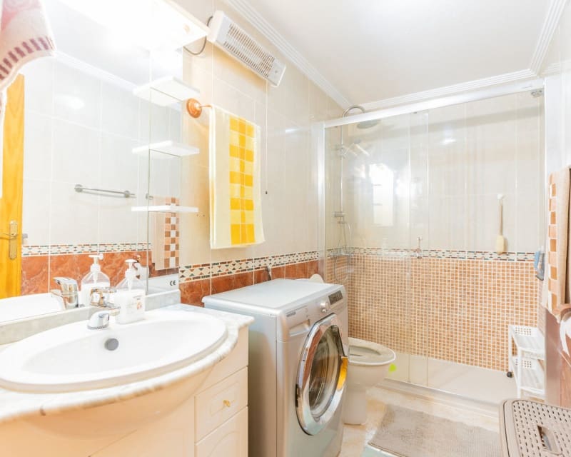 2 quarto Apartamento para venda em Torrevieja com piscina - 137 000 € (Ref: 9640925)