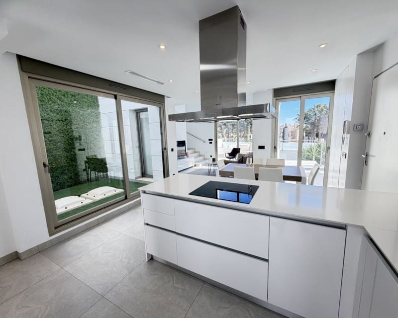 4 sypialnia Willa na sprzedaż w Villamartin z basenem - 595 000 € (Ref: 9640928)