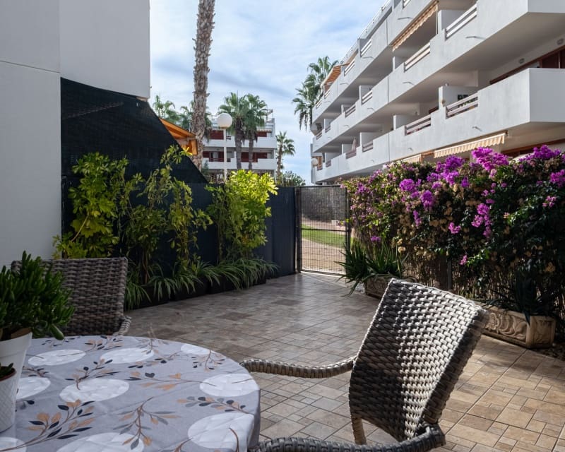 3 makuuhuone Huoneisto myytävänä paikassa Playa Flamenca mukana uima-altaan - 289 000 € (Ref: 9640929)