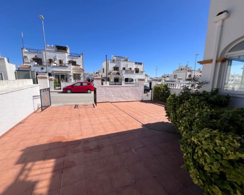 3 bedroom Villa for sale in Los Montesinos with pool - € 189,000 (Ref: 9650616)