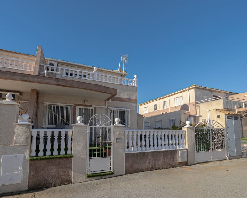 Chalet de 3 habitaciones en Cabo Roig en venta con piscina - 239.000 € (Ref: 9699940)