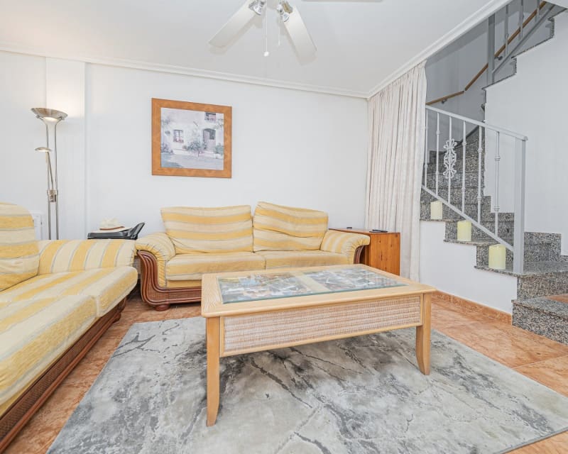 Chalet de 3 habitaciones en Cabo Roig en venta con piscina - 239.000 € (Ref: 9699940)