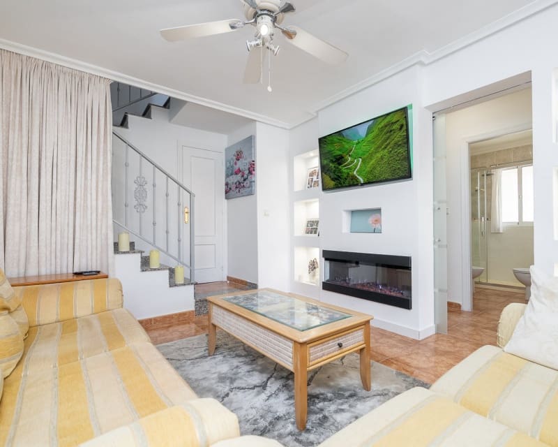 Chalet de 3 habitaciones en Cabo Roig en venta con piscina - 239.000 € (Ref: 9699940)