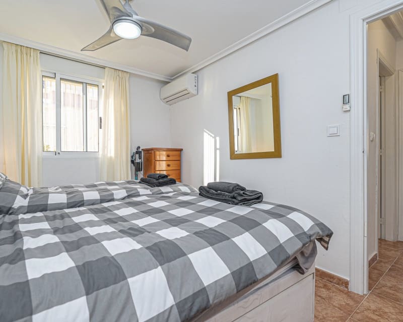 Chalet de 3 habitaciones en Cabo Roig en venta con piscina - 239.000 € (Ref: 9699940)