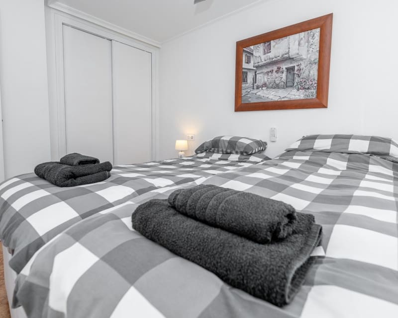 Chalet de 3 habitaciones en Cabo Roig en venta con piscina - 239.000 € (Ref: 9699940)