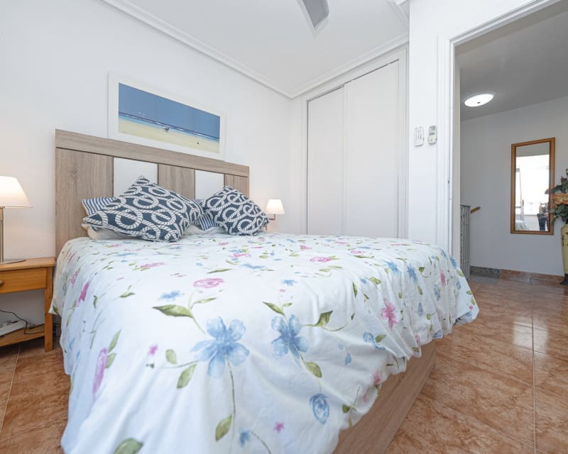 Chalet de 3 habitaciones en Cabo Roig en venta con piscina - 239.000 € (Ref: 9699940)