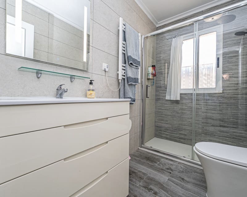 Chalet de 3 habitaciones en Cabo Roig en venta con piscina - 239.000 € (Ref: 9699940)