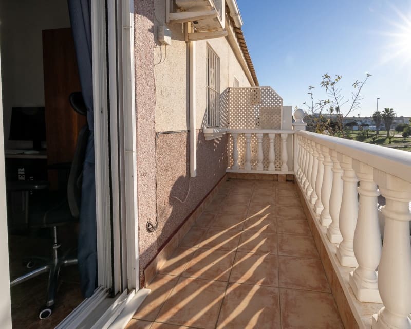 Chalet de 3 habitaciones en Cabo Roig en venta con piscina - 239.000 € (Ref: 9699940)
