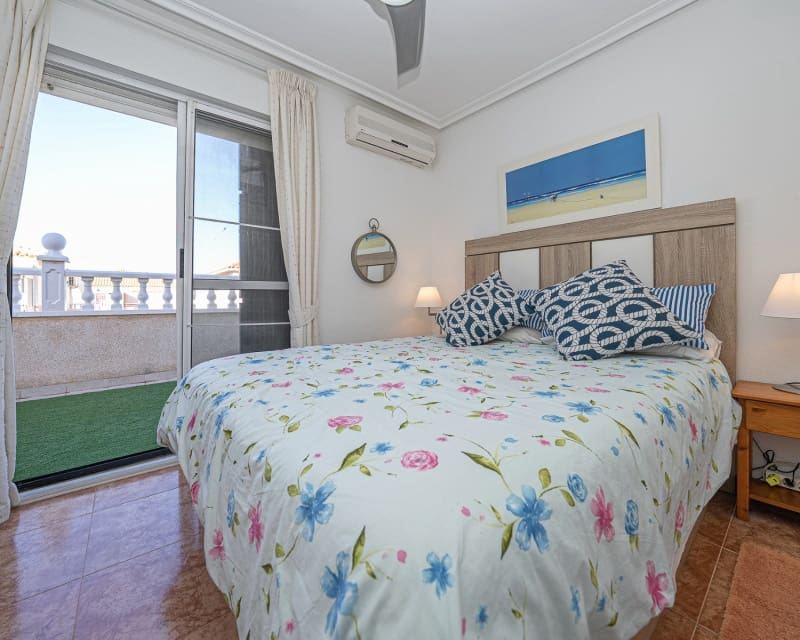 Chalet de 3 habitaciones en Cabo Roig en venta con piscina - 239.000 € (Ref: 9699940)