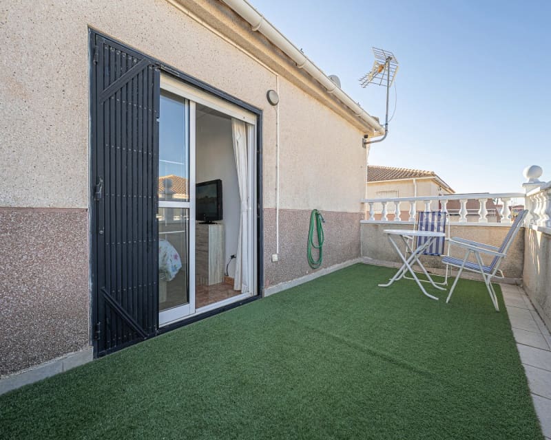 Chalet de 3 habitaciones en Cabo Roig en venta con piscina - 239.000 € (Ref: 9699940)