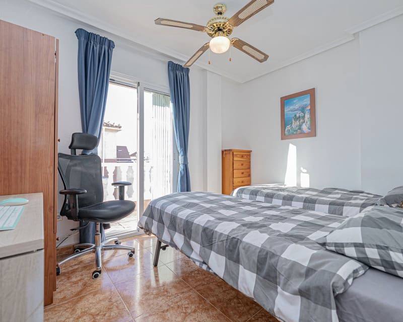 Chalet de 3 habitaciones en Cabo Roig en venta con piscina - 239.000 € (Ref: 9699940)