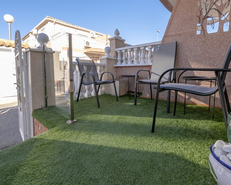 Chalet de 3 habitaciones en Cabo Roig en venta con piscina - 239.000 € (Ref: 9699940)