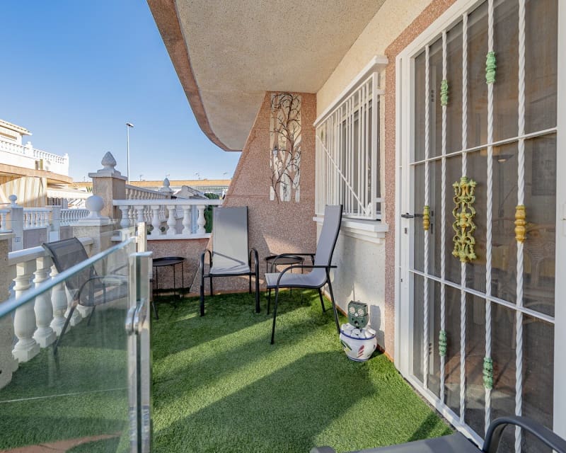 Chalet de 3 habitaciones en Cabo Roig en venta con piscina - 239.000 € (Ref: 9699940)