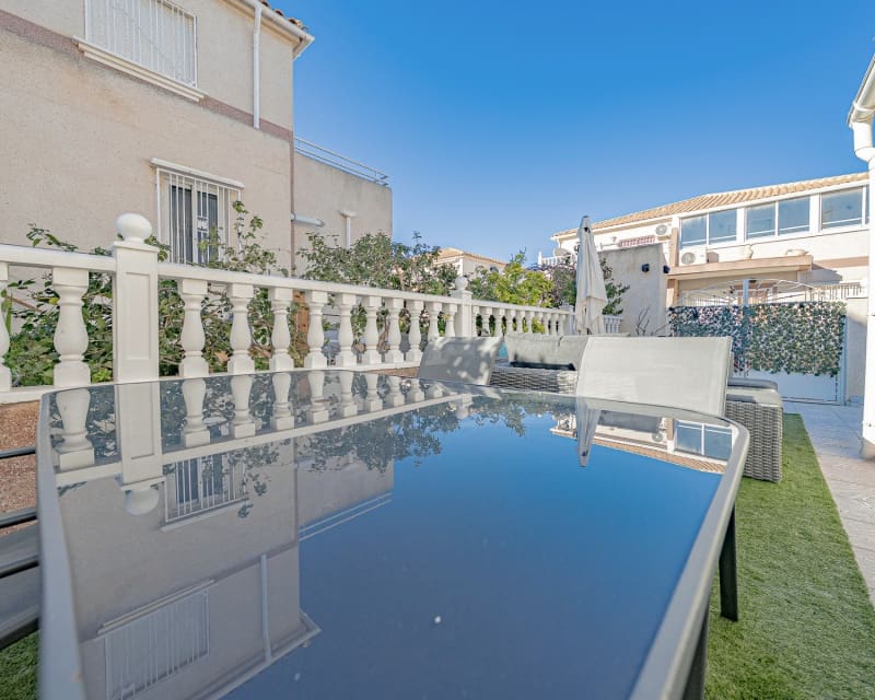 Chalet de 3 habitaciones en Cabo Roig en venta con piscina - 239.000 € (Ref: 9699940)