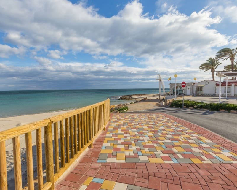 Chalet de 3 habitaciones en Cabo Roig en venta con piscina - 239.000 € (Ref: 9699940)