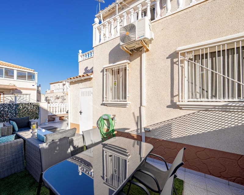 Chalet de 3 habitaciones en Cabo Roig en venta con piscina - 239.000 € (Ref: 9699940)