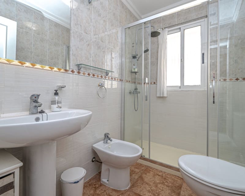 Chalet de 3 habitaciones en Cabo Roig en venta con piscina - 239.000 € (Ref: 9699940)