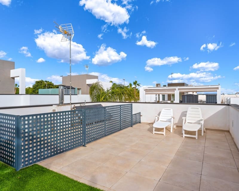 3 bedroom Villa for sale in Ciudad Quesada with pool - € 425,000 (Ref: 9699957)