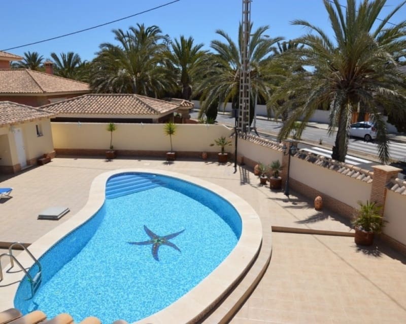 4 bedroom Villa for sale in Cabo Roig - € 1,100,000 (Ref: 9724909)