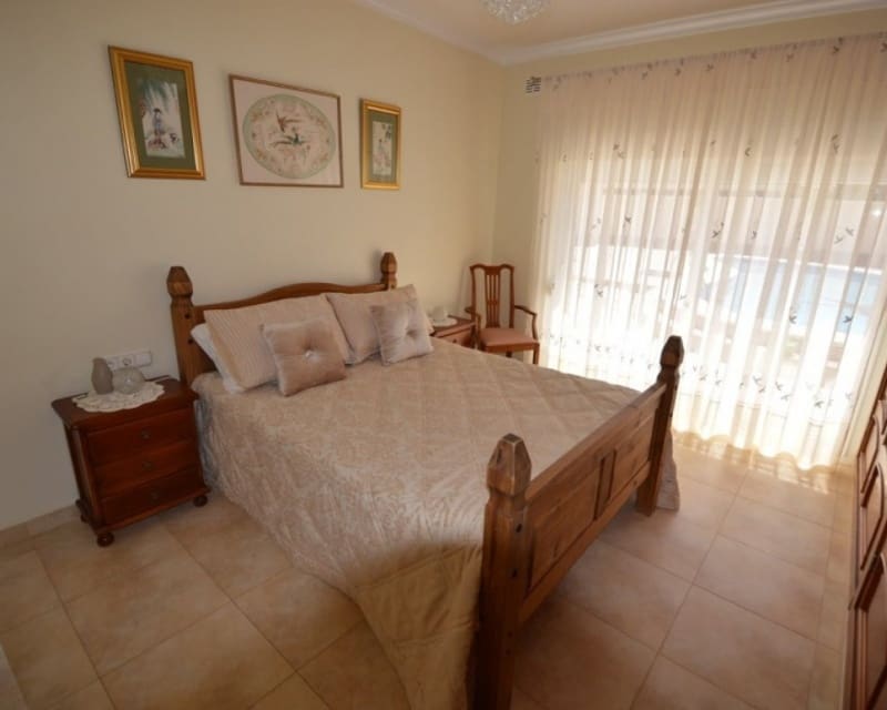 4 bedroom Villa for sale in Cabo Roig - € 1,100,000 (Ref: 9724909)