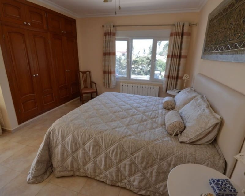 4 bedroom Villa for sale in Cabo Roig - € 1,100,000 (Ref: 9724909)