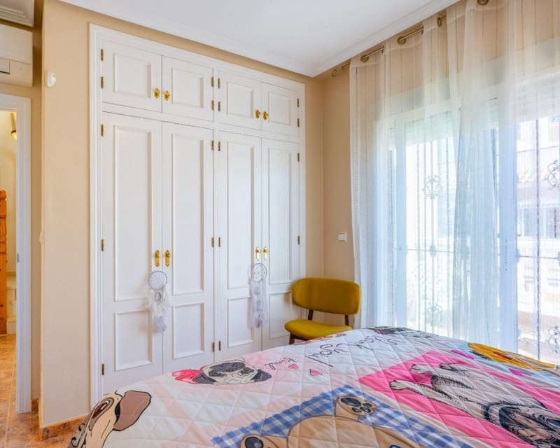 Casa de 2 habitaciones en Cabo Roig en venta con piscina - 250.000 € (Ref: 9724910)