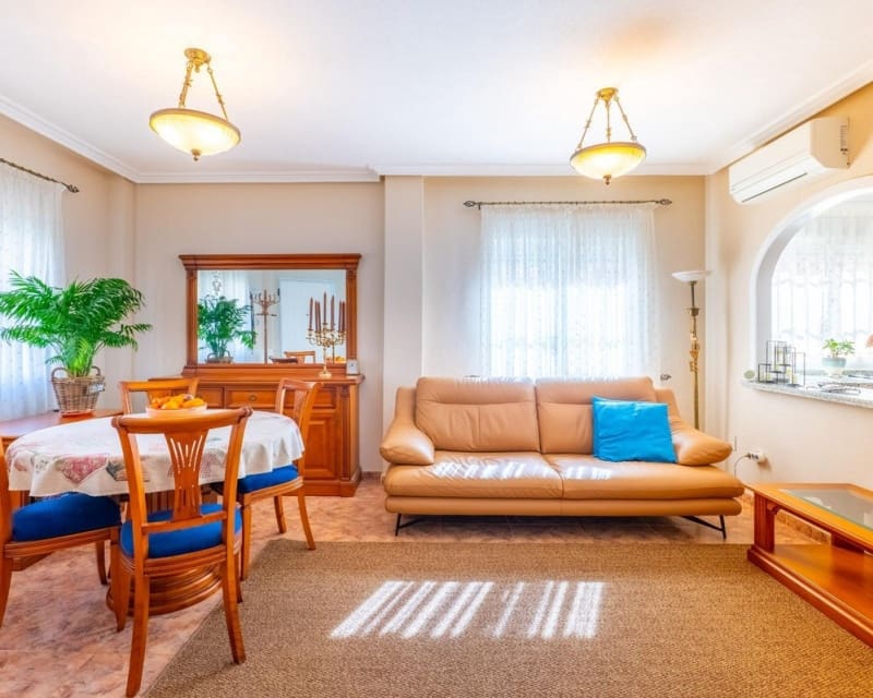 Casa de 2 habitaciones en Cabo Roig en venta con piscina - 250.000 € (Ref: 9724910)