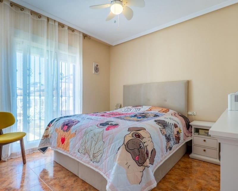 Casa de 2 habitaciones en Cabo Roig en venta con piscina - 250.000 € (Ref: 9724910)