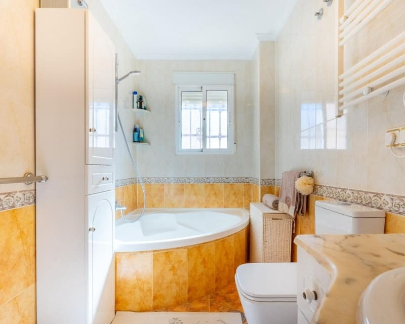 Casa de 2 habitaciones en Cabo Roig en venta con piscina - 250.000 € (Ref: 9724910)