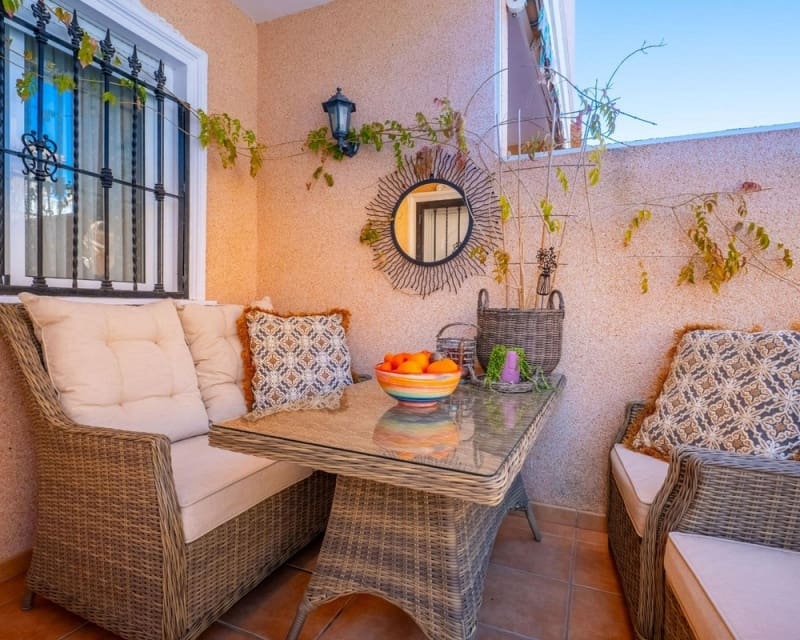 Casa de 2 habitaciones en Cabo Roig en venta con piscina - 250.000 € (Ref: 9724910)