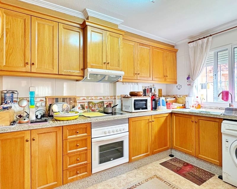 Casa de 3 habitaciones en Villamartin en venta - 275.900 € (Ref: 9724911)